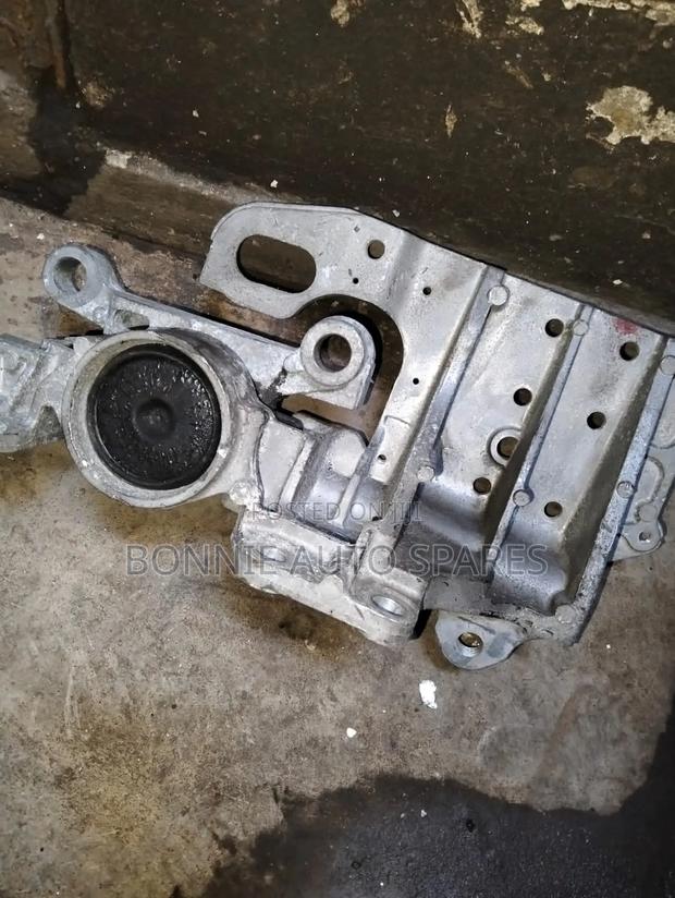 Nissan Dualis Gearbox Mounting - thumbnail 3