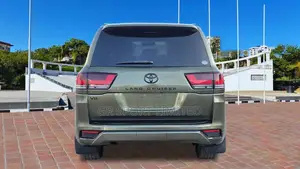 Toyota Land Cruiser 4.5 V8 VXR 2018 Green