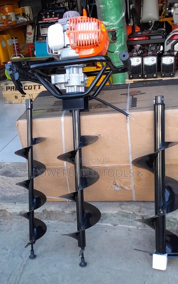 Hawking 4 Stroke Earth Auger Powered by Gx35 Engine