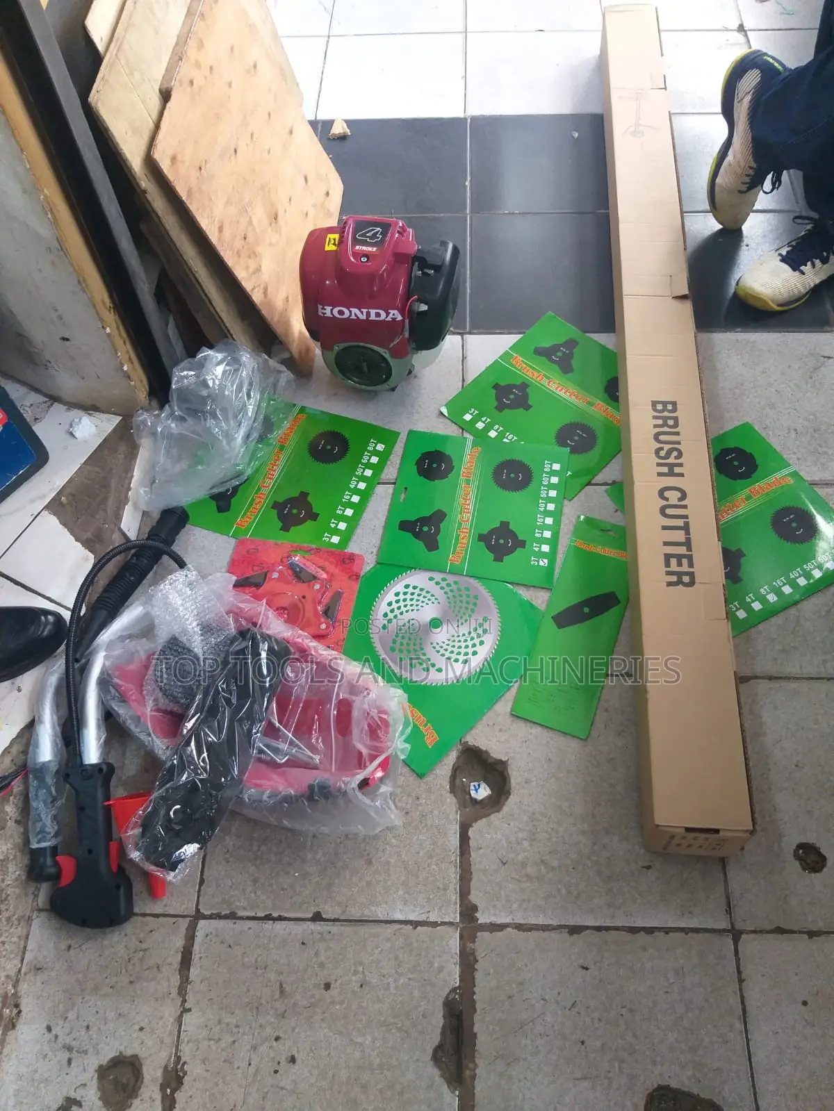 Honda 4 Stroke Petrol Brush Cutter With 8 Blades