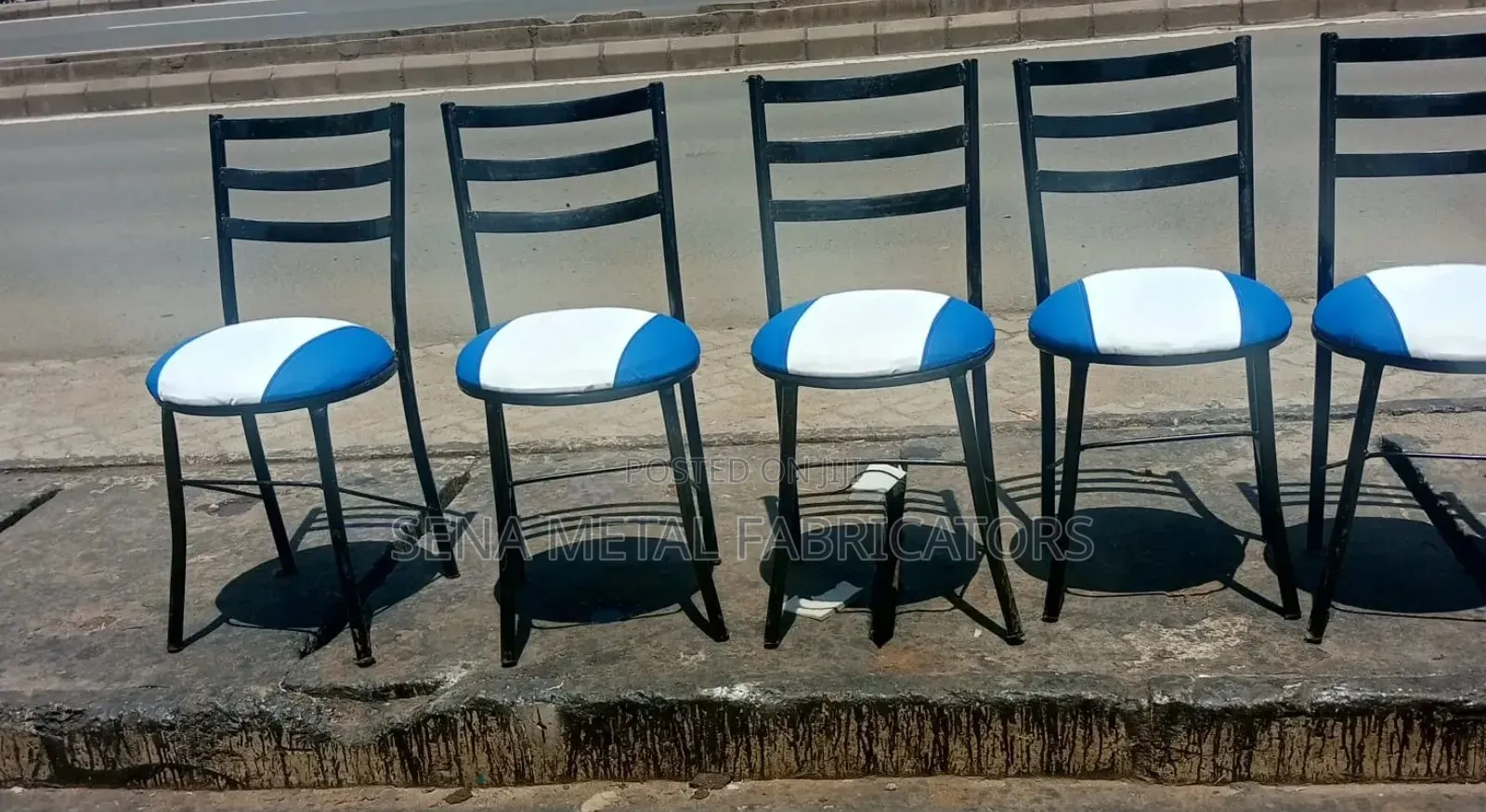 Fast-Food Restaurant Chairs That Save Your Space