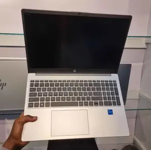 New Laptop HP 250 G10 8GB Intel Core I7 SSD 512GB