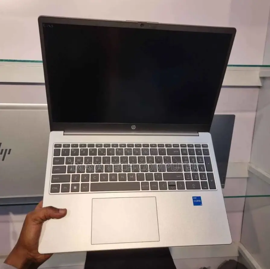 New Laptop HP 250 G10 8GB Intel Core I7 SSD 512GB
