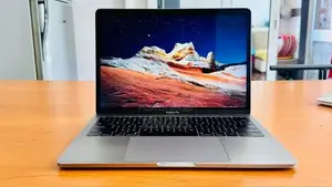 Laptop Apple MacBook Pro 2017 8GB Intel Core i5 SSD 256GB