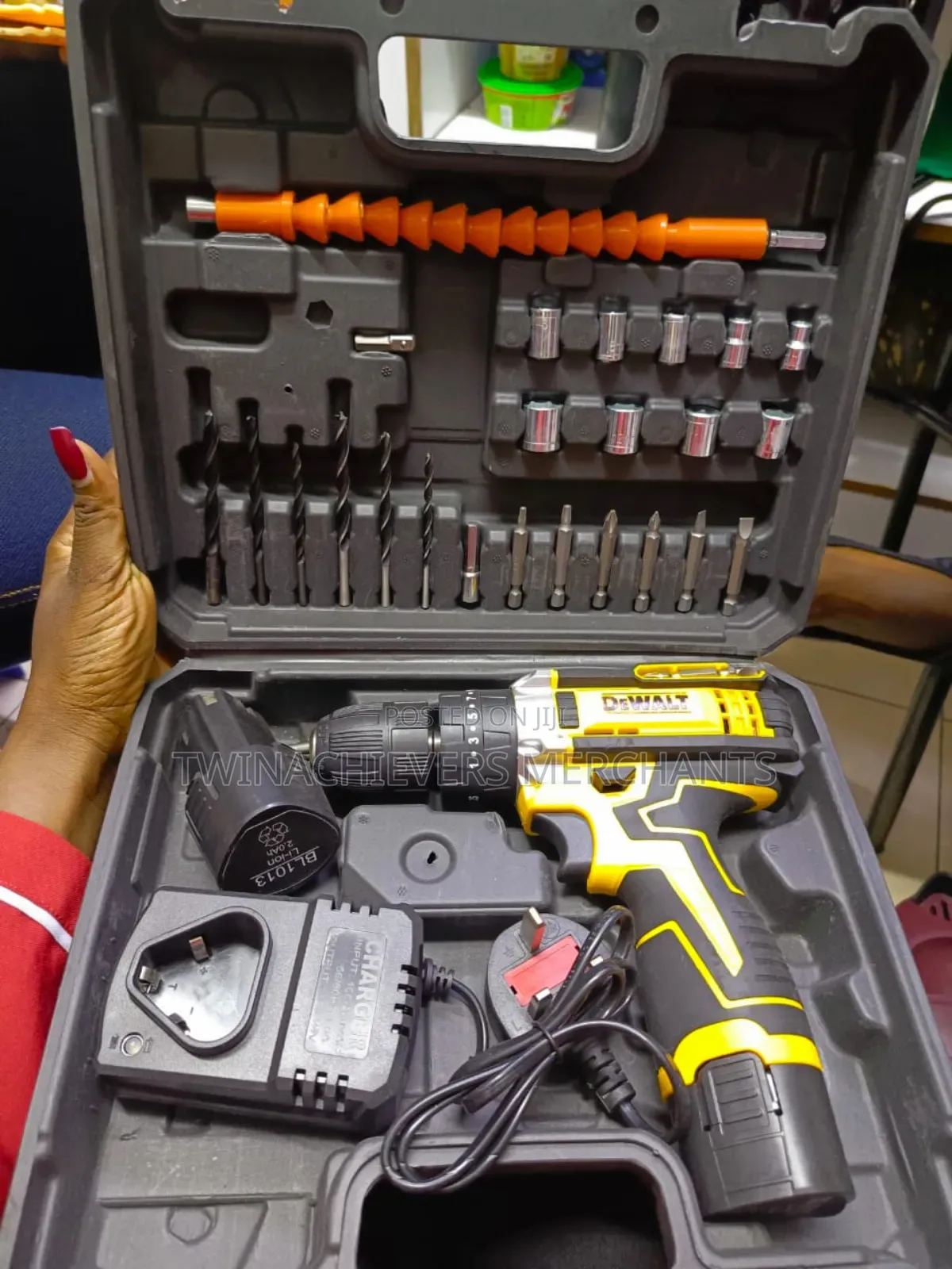 Quality Dewalt Cordless Drill 21v With 2 Batteries