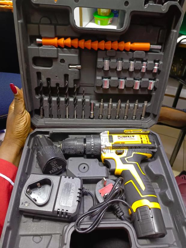 Quality Dewalt Cordless Drill 21v With 2 Batteries