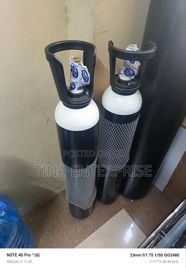 Oxygen Gas Cylinders