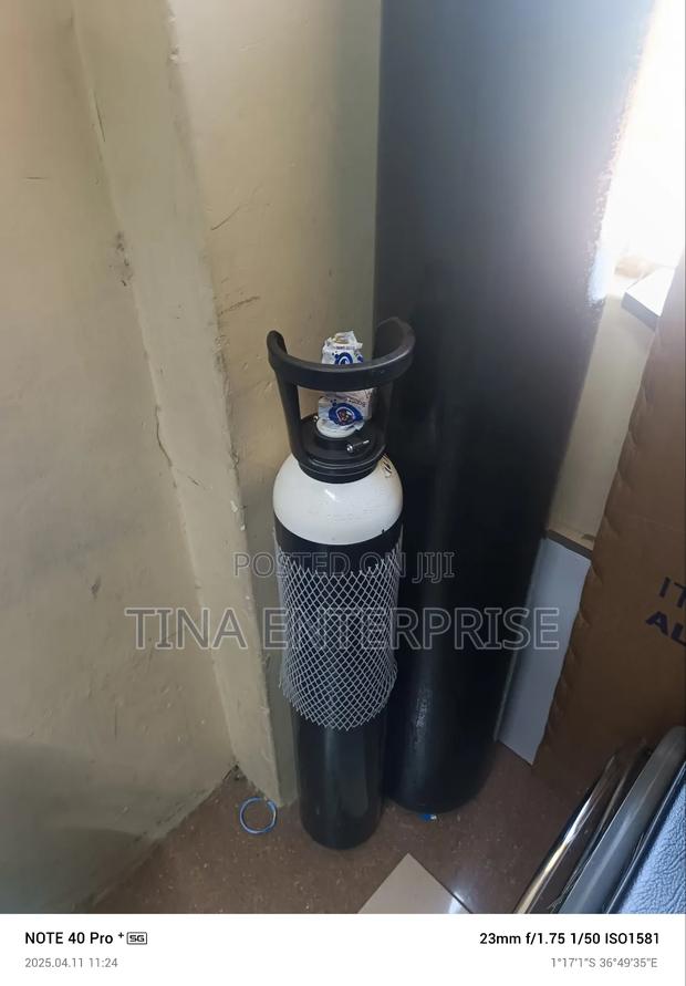 Oxygen Gas Cylinders - thumbnail 2