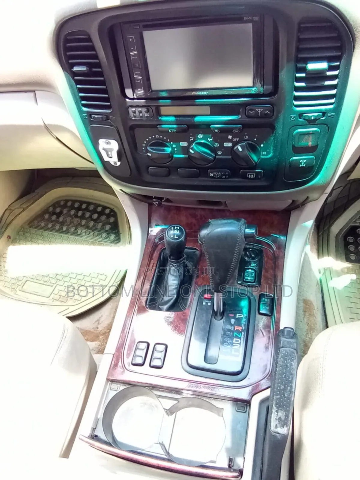 Toyota Land Cruiser 2001 Pearl