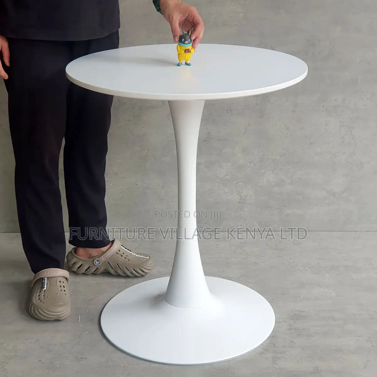 Dining Tables:Marble Top Round Tulip Table With Iron Base
