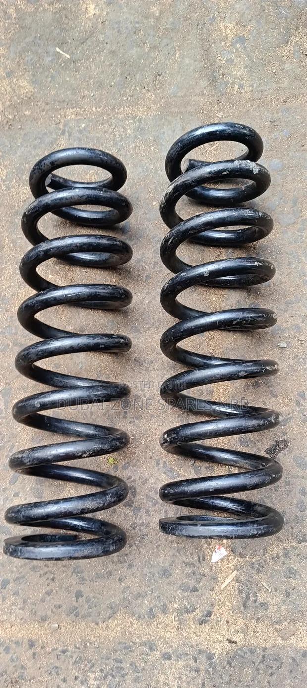 Land Cruiser V8 200-Series Coil Springs.