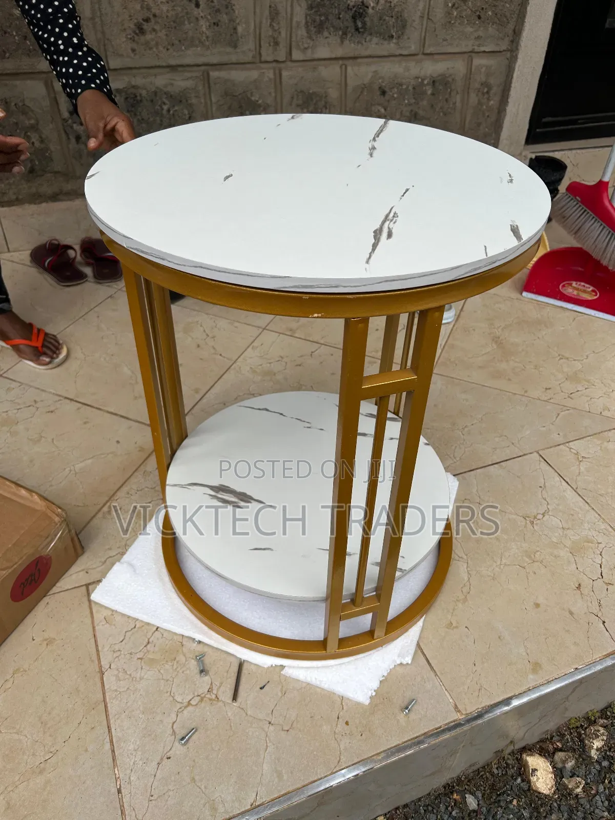 Table!Console/Bedside Table With Metallic Stands