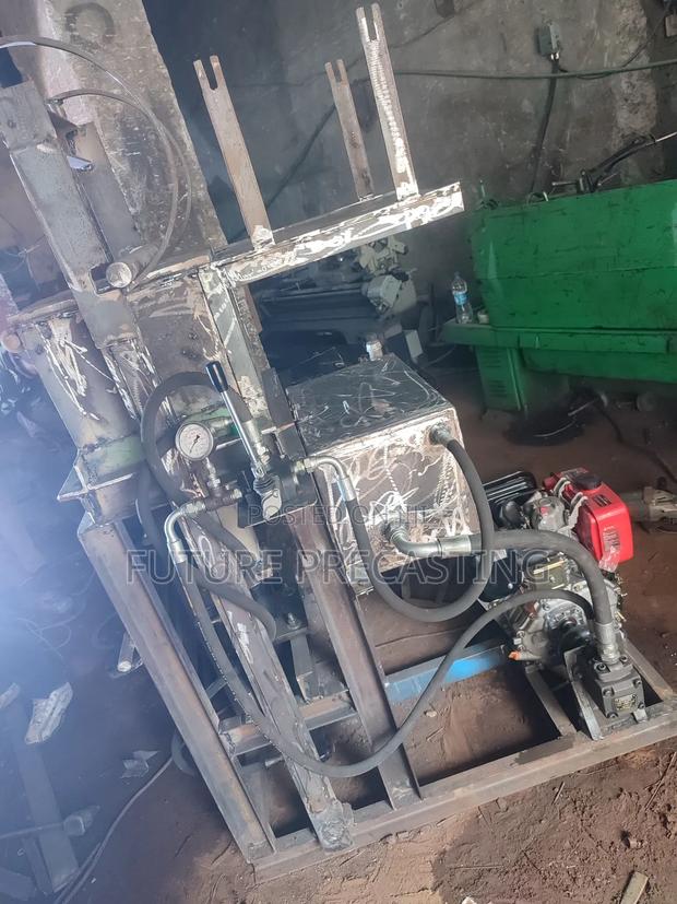 Hydraulic Brick Press Machine - thumbnail 2