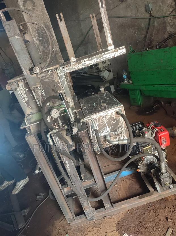 Hydraulic Brick Press Machine - thumbnail 5