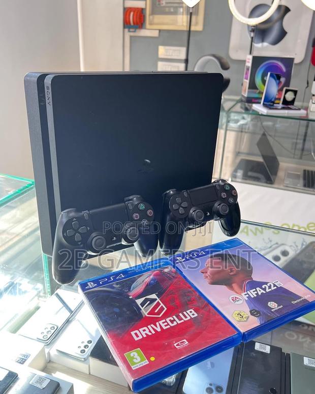 Ps4 Slim +Fifa22 Cd Free, 2 Pads - main view