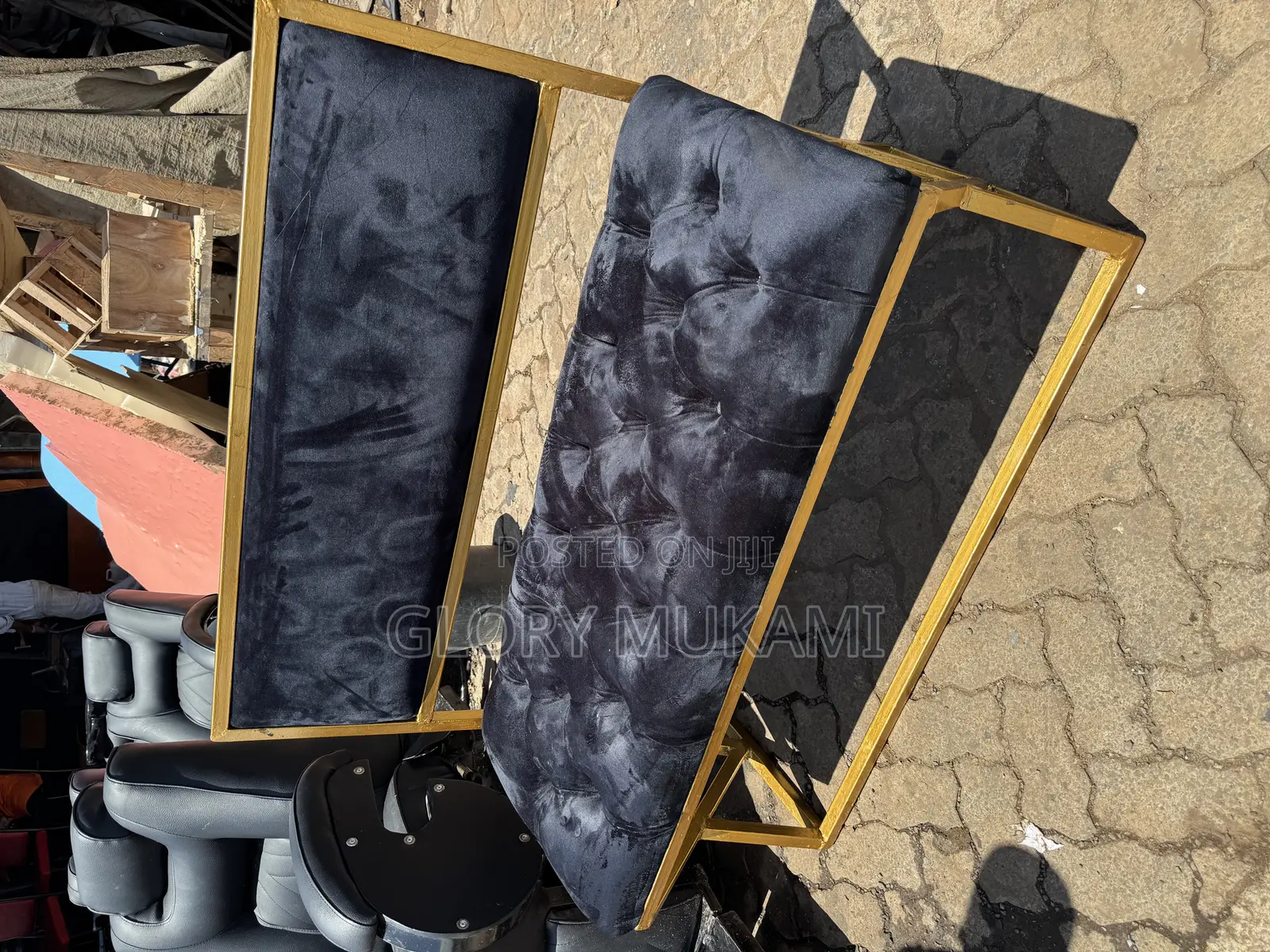 4ft Waiting Bay Velvet Chair