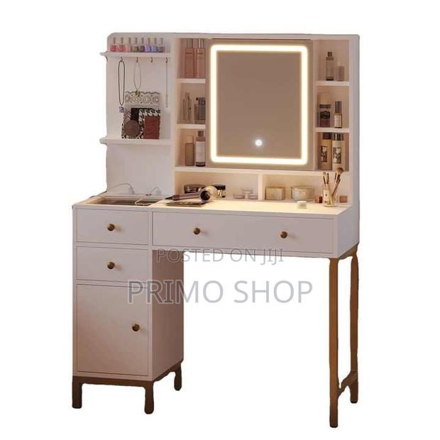 Dressing Table; Posh Elegant Dressing Table - thumbnail 3