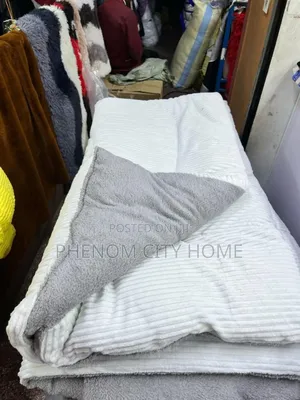 White Single Woolen Velvet Duvets Available