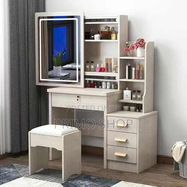 Dressing Table; Sophisticated Spacious Dressing Table - thumbnail 4