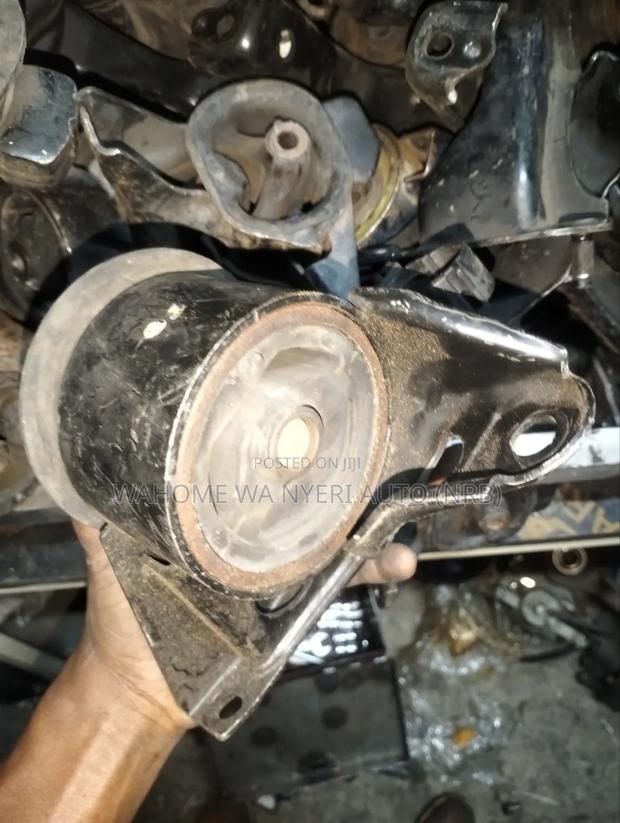Nissan Extrail Nt30 Engine Mounting - thumbnail 3