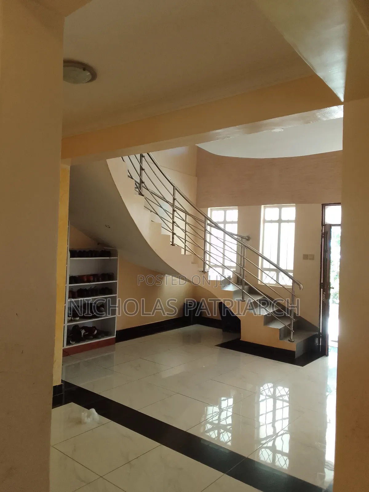 5bdrm Mansion in Kyasila, Mua Hills for sale
