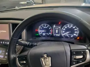 Toyota Crown 2018 Pearl