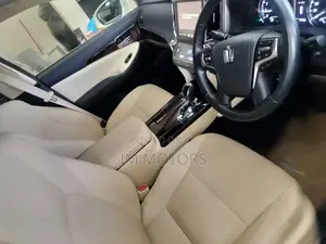 Toyota Crown 2018 Pearl