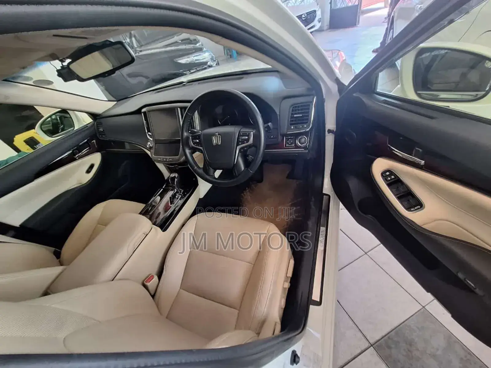 Toyota Crown 2018 Pearl