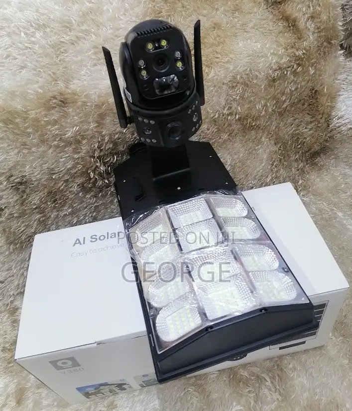 High-Definition 4g Solar Streetlight With PTZ CCTV Camera