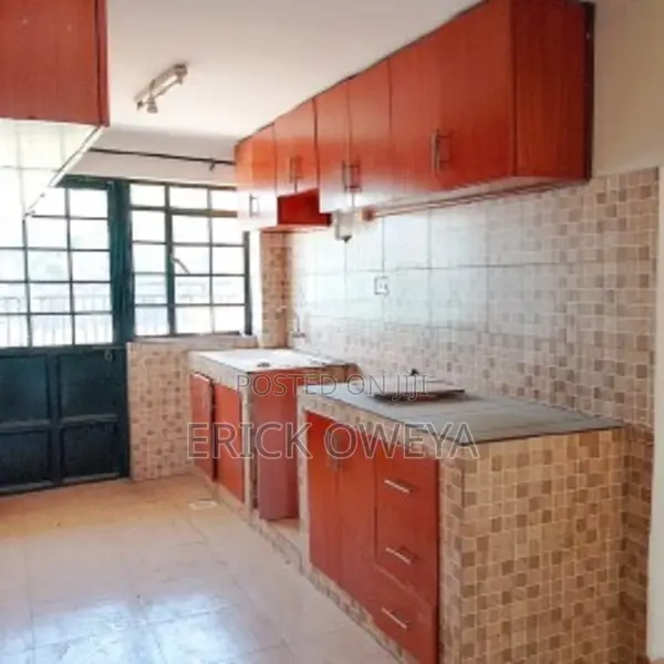 2bdrm Block of Flats in Elgon, Carwash for sale