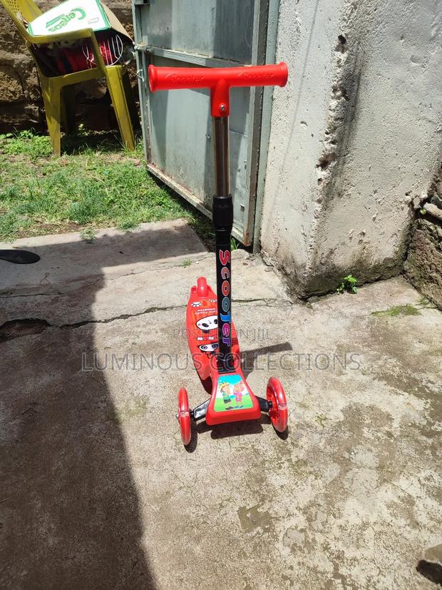 Kid's Kick Scooter With Led Lights Adjustable Height - thumbnail 2