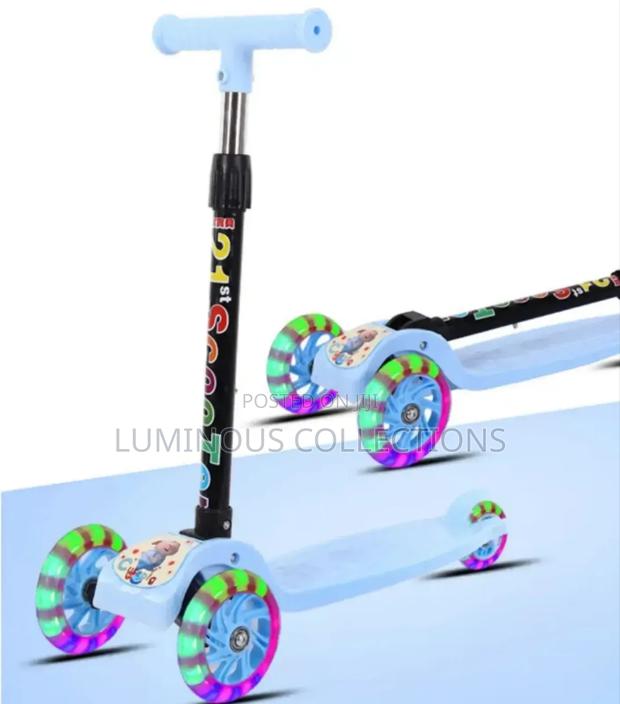 Kid's Kick Scooter With Led Lights Adjustable Height - main view