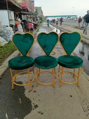 Green/ Gold Love Manicure Seats 
