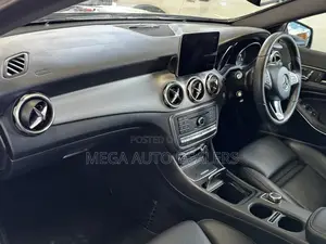 Mercedes-Benz GLA 250 2018 Blue