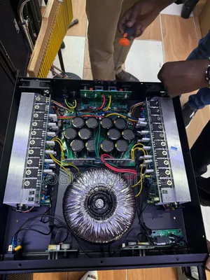 Peavey Pro Cs 4000 Original Power Amplifier