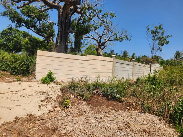 Diani Plots - thumbnail 4