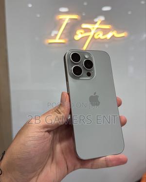 Apple iPhone 16 Pro Max 256 GB Silver - main view