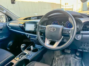 Toyota Hilux Revo Double Cab Deisel 2.4 AWD 2018 White
