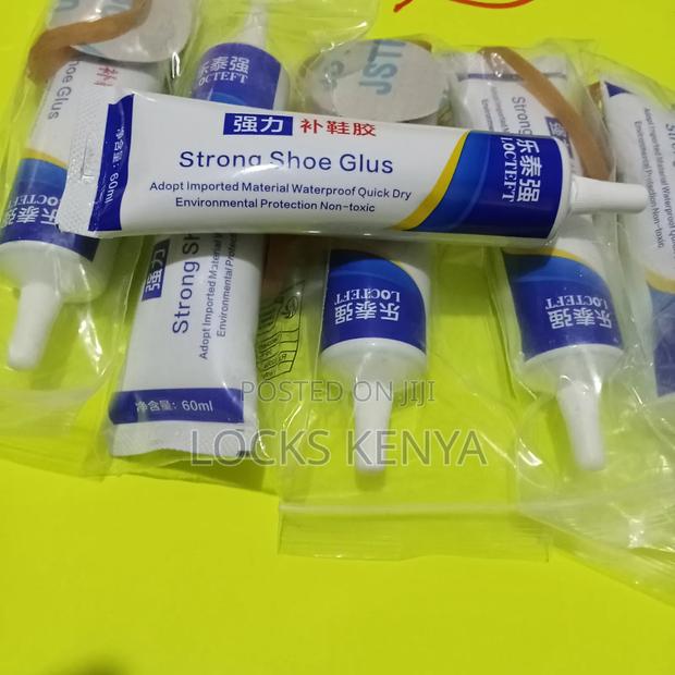 Waterproof Shoe Glue - thumbnail 2