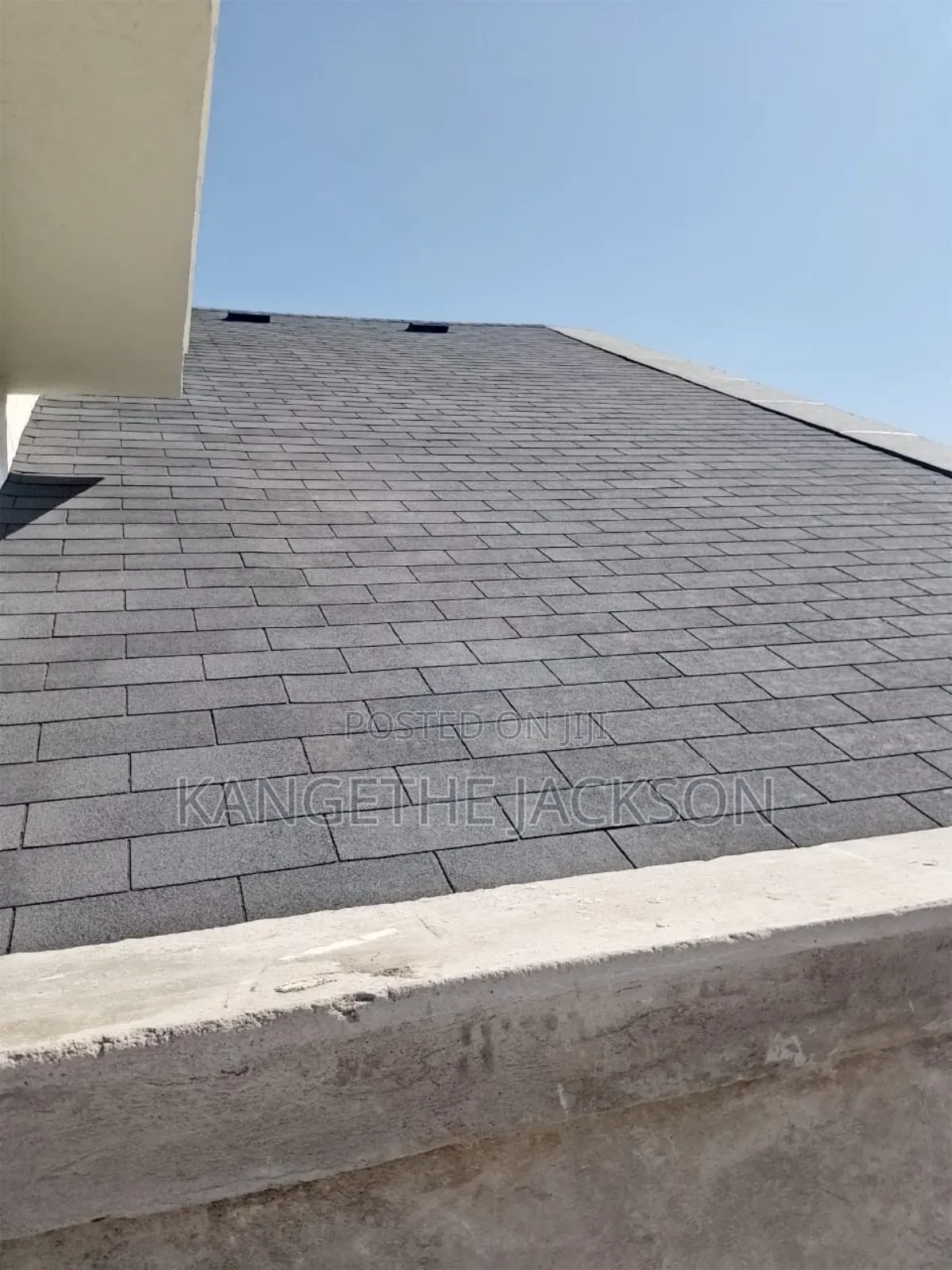 Asphalt Shingles Installer