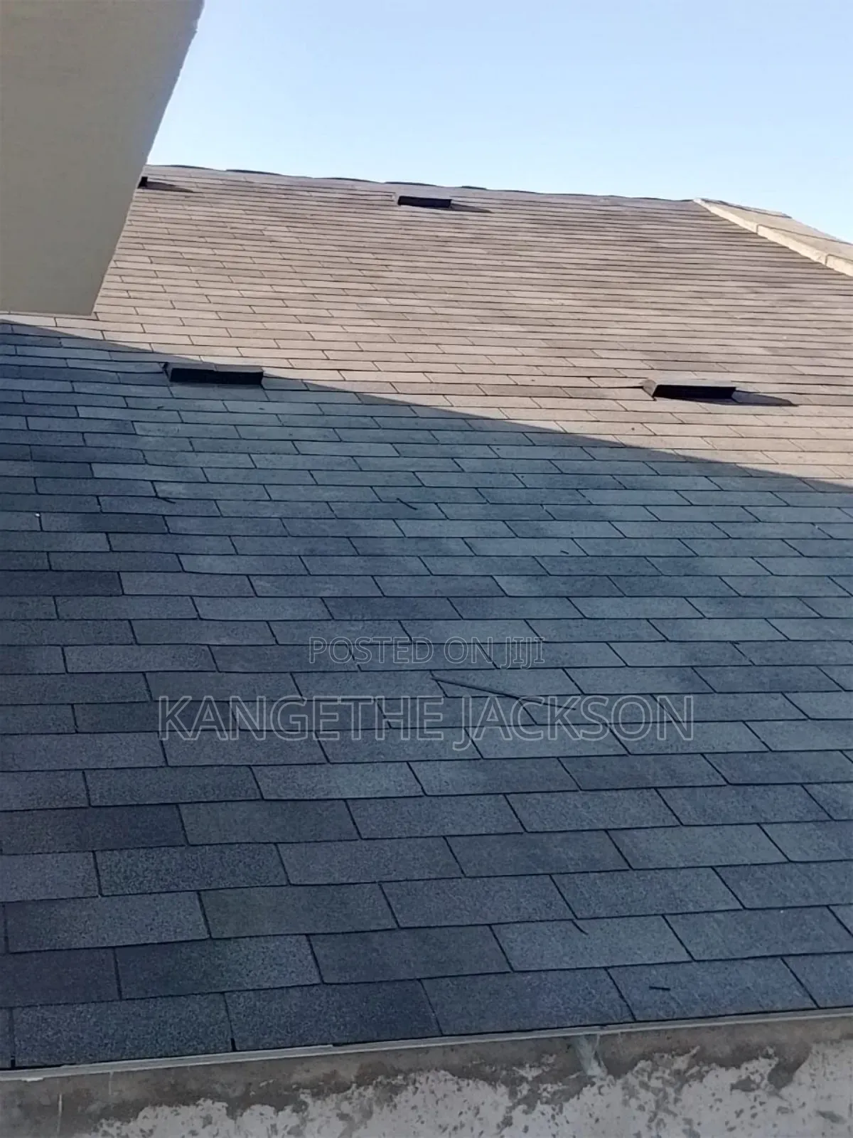 Asphalt Shingles Installer
