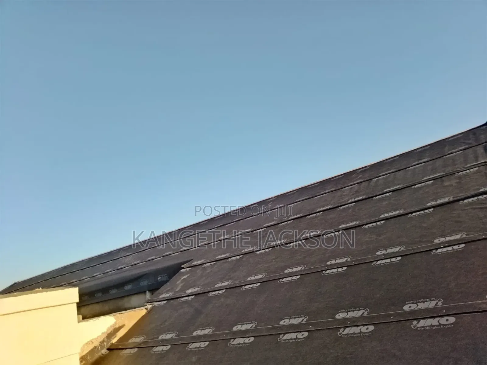 Asphalt Shingles Installer