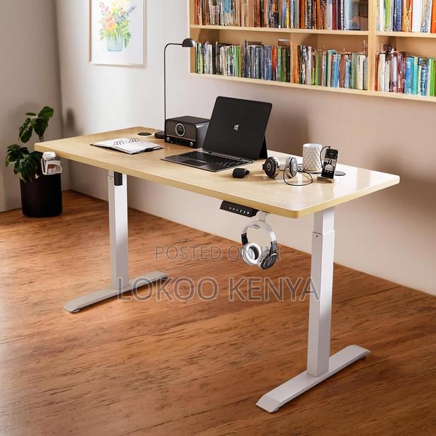 Office Desk: 1400mm Electronic Height Adjustable Office Desk
