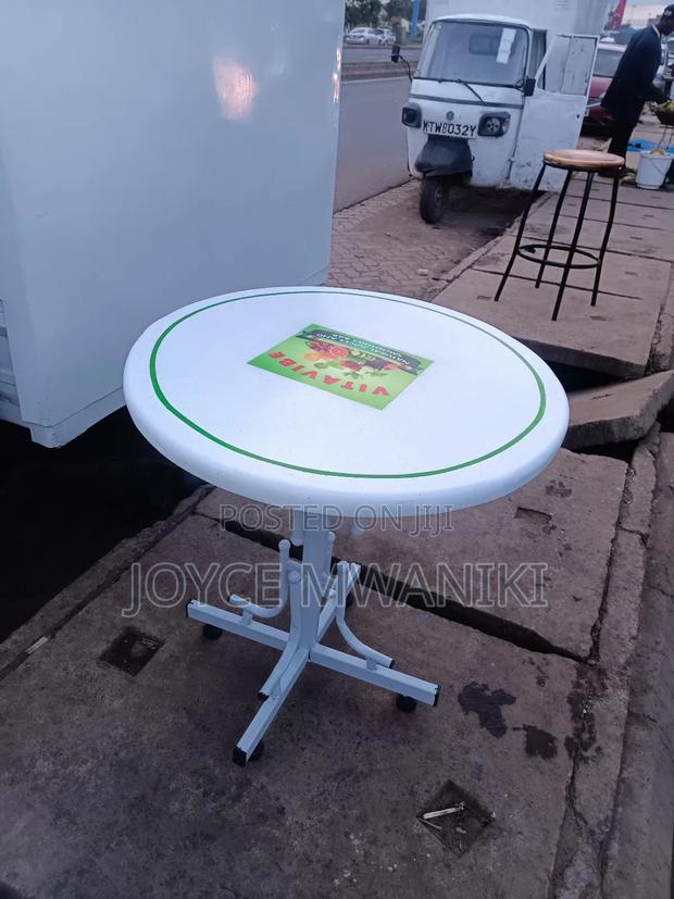 Restaurant Marble Round Table, White and Green 