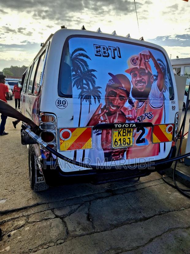 Toyota HiAce 2003 White - main view