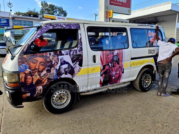 Toyota HiAce 2003 White - thumbnail 2