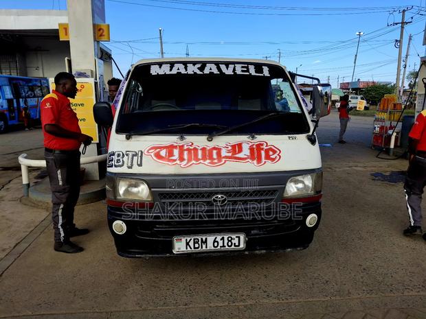 Toyota HiAce 2003 White - thumbnail 4