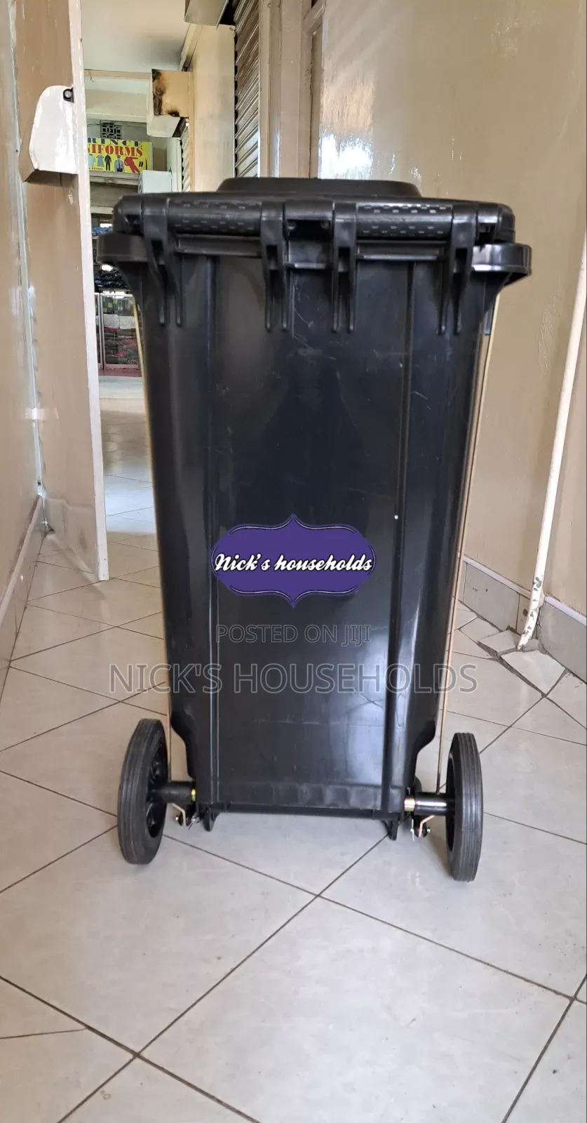 Heavy Duty Plastic Bin With Wheels and Stepping Pedal