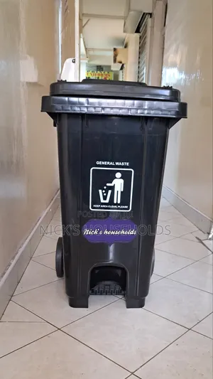 Heavy Duty Plastic Bin With Wheels and Stepping Pedal