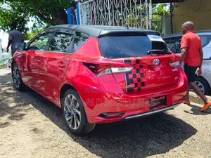 Toyota Auris 2018 Red